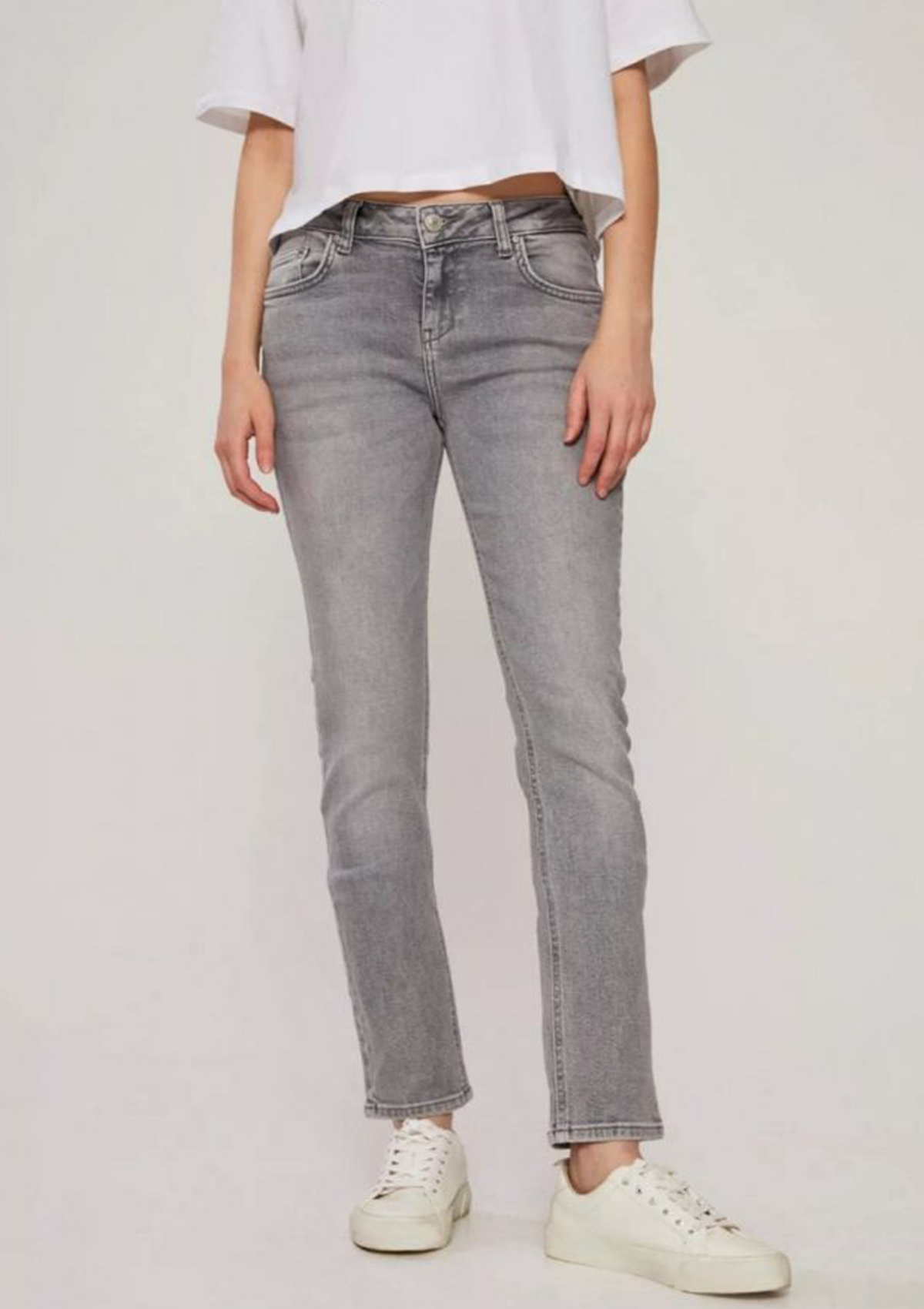 Aspen Y Silvina Undamaged Mid Rise Slim Straight Jean