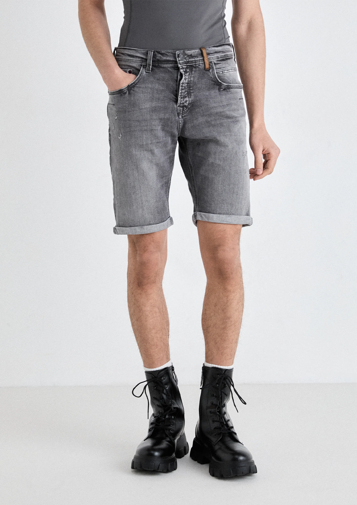 Corvin Abello Mid Rise Slim Bermuda