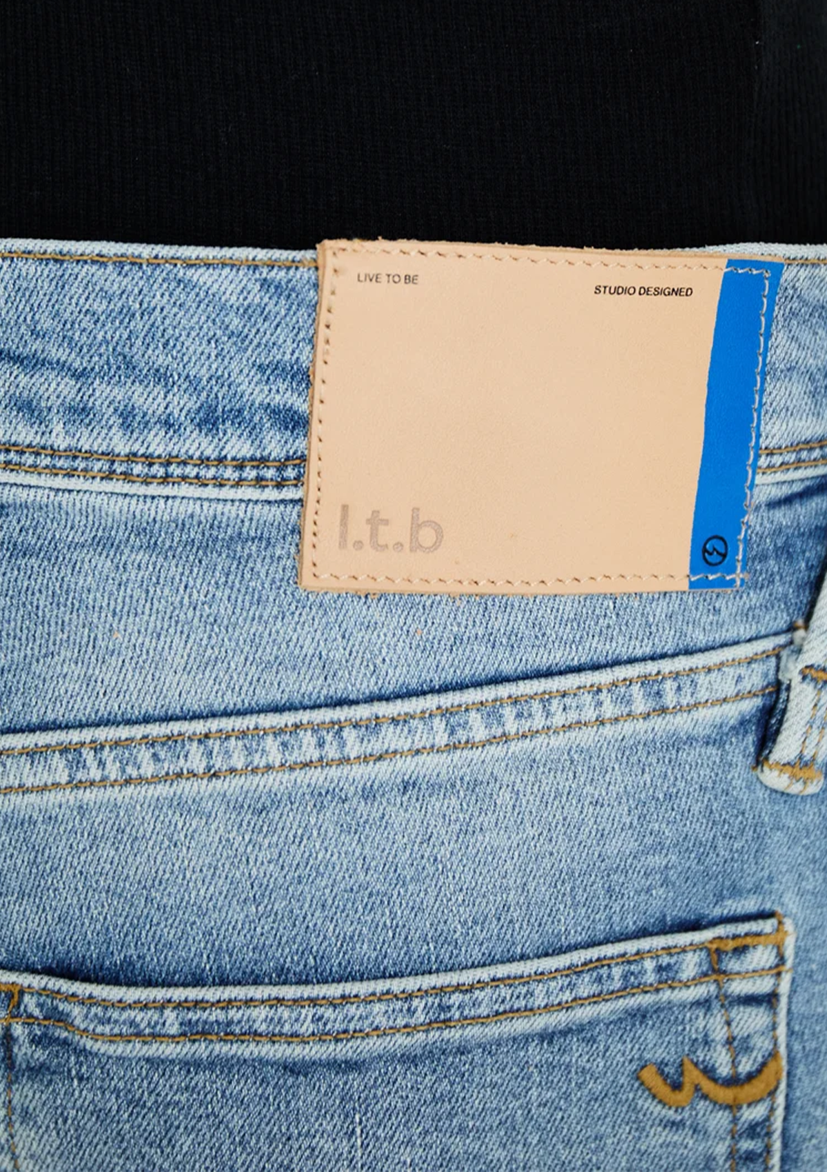 Lance Vion Mid Rise Slim Bermuda