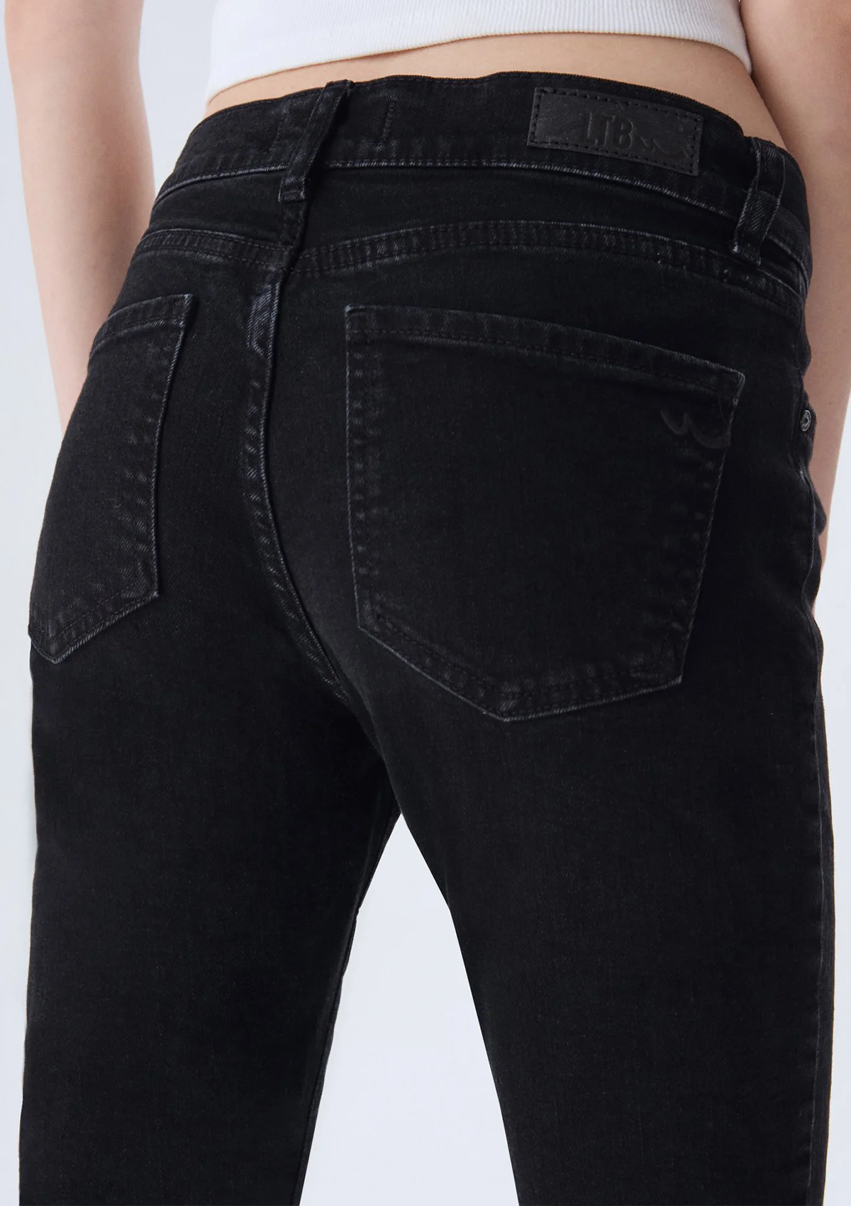 Lonia Ariela Safe Mid Rise Skinny Jean