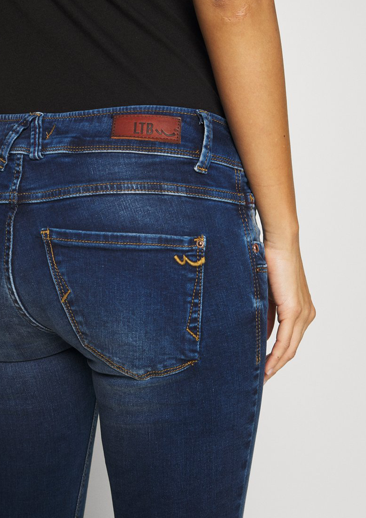 Senta Ikeda Low Rise Slim Jean