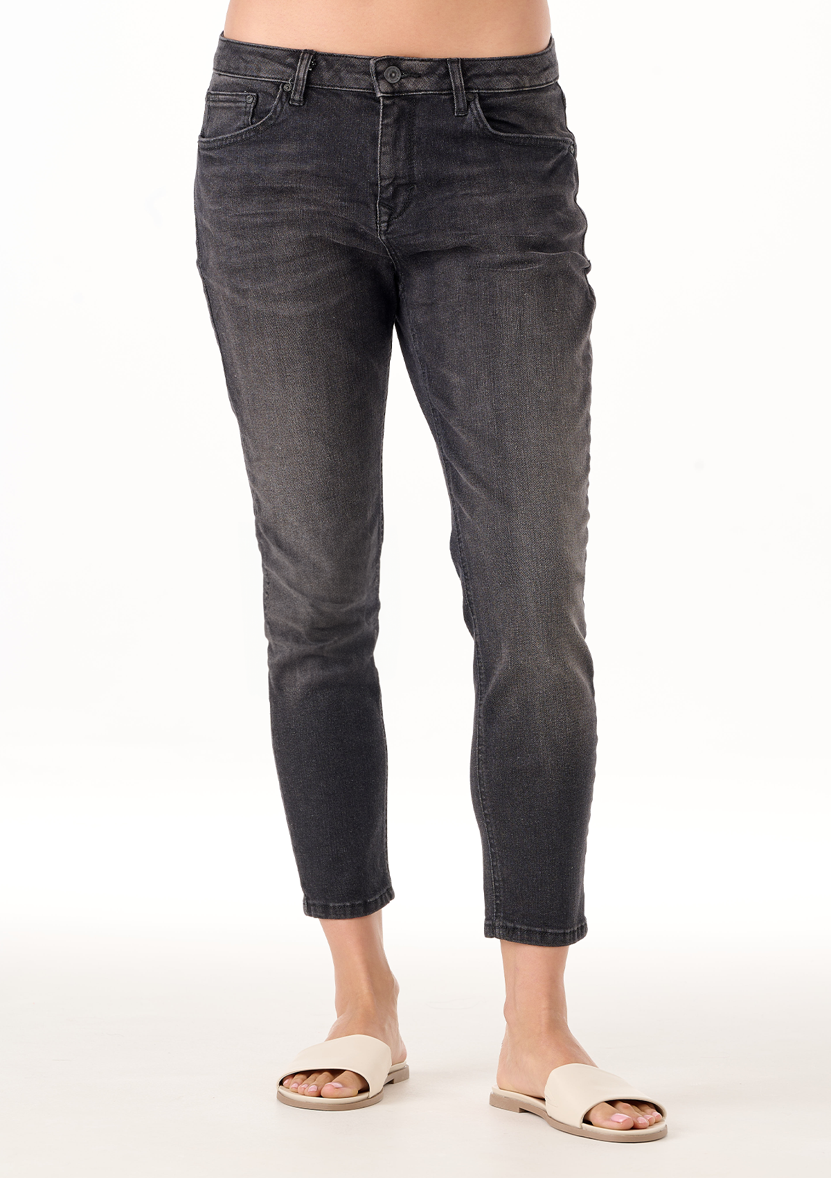 Eliana Zalie Undamaged Slim Boyfriend
