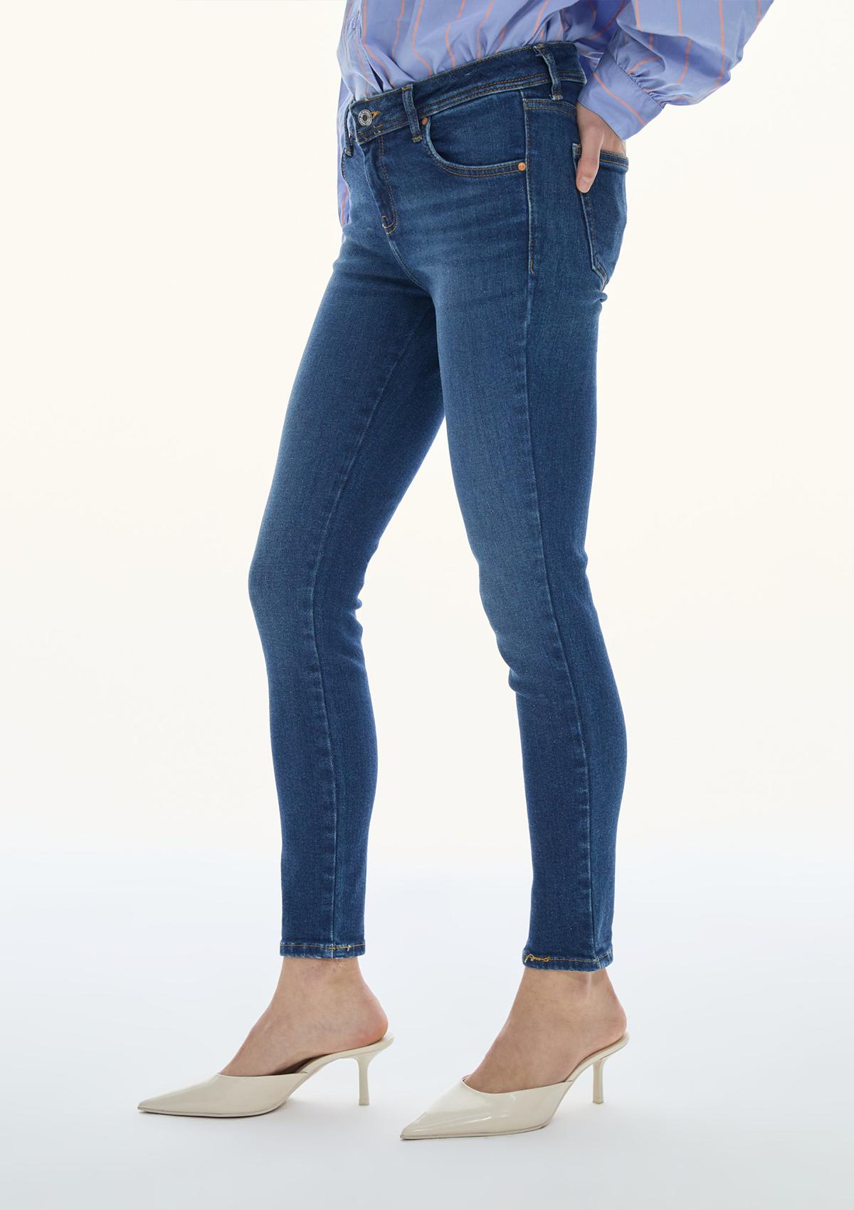 Alessia Divina Low Rise Skinny Jean