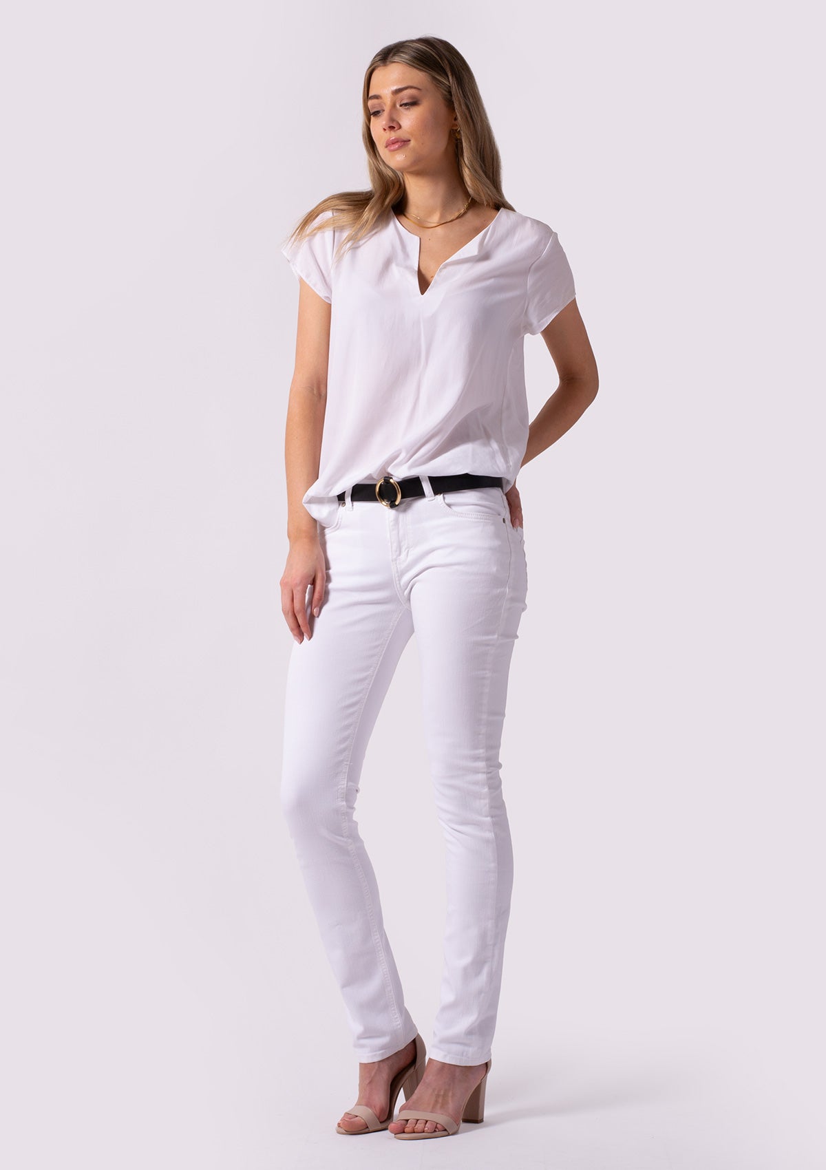 Aspen Y White Mid Rise Slim Straight Jean