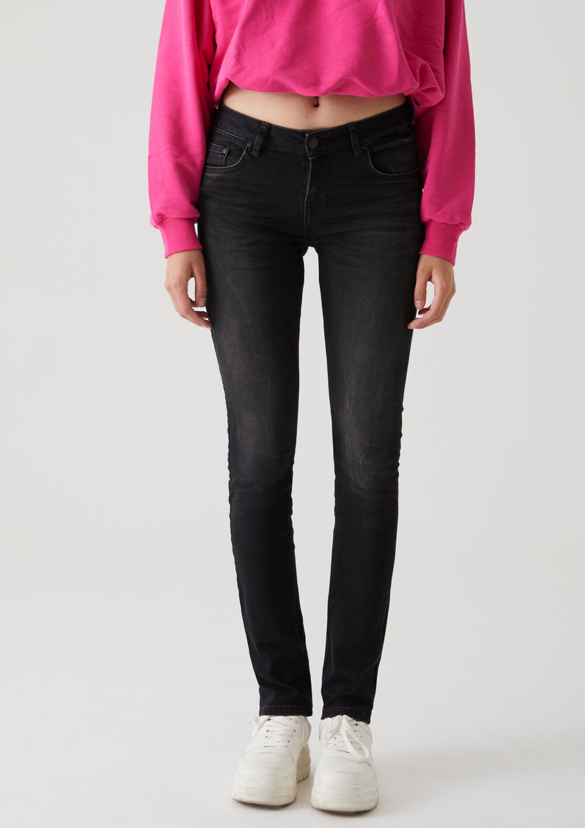 Aspen Y Feal Mid Rise Slim Straight Jean