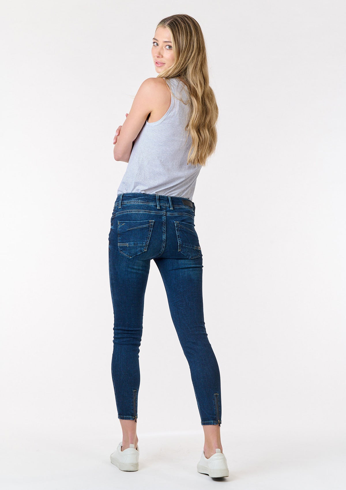 Cynthia Y Luni Mid Rise Slim Ankle Jean