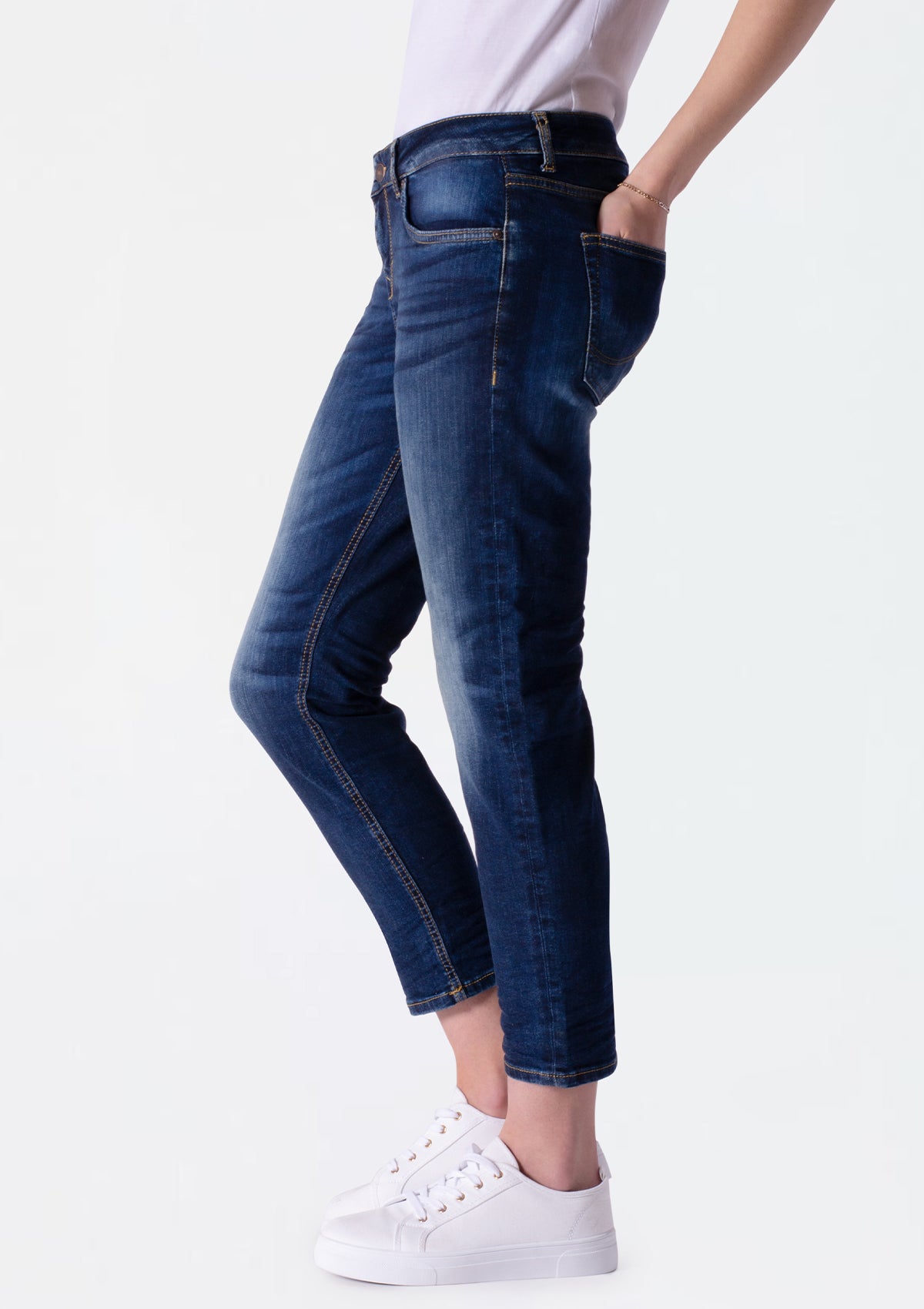 Eliana Lowri Undamaged Slim Boyfriend