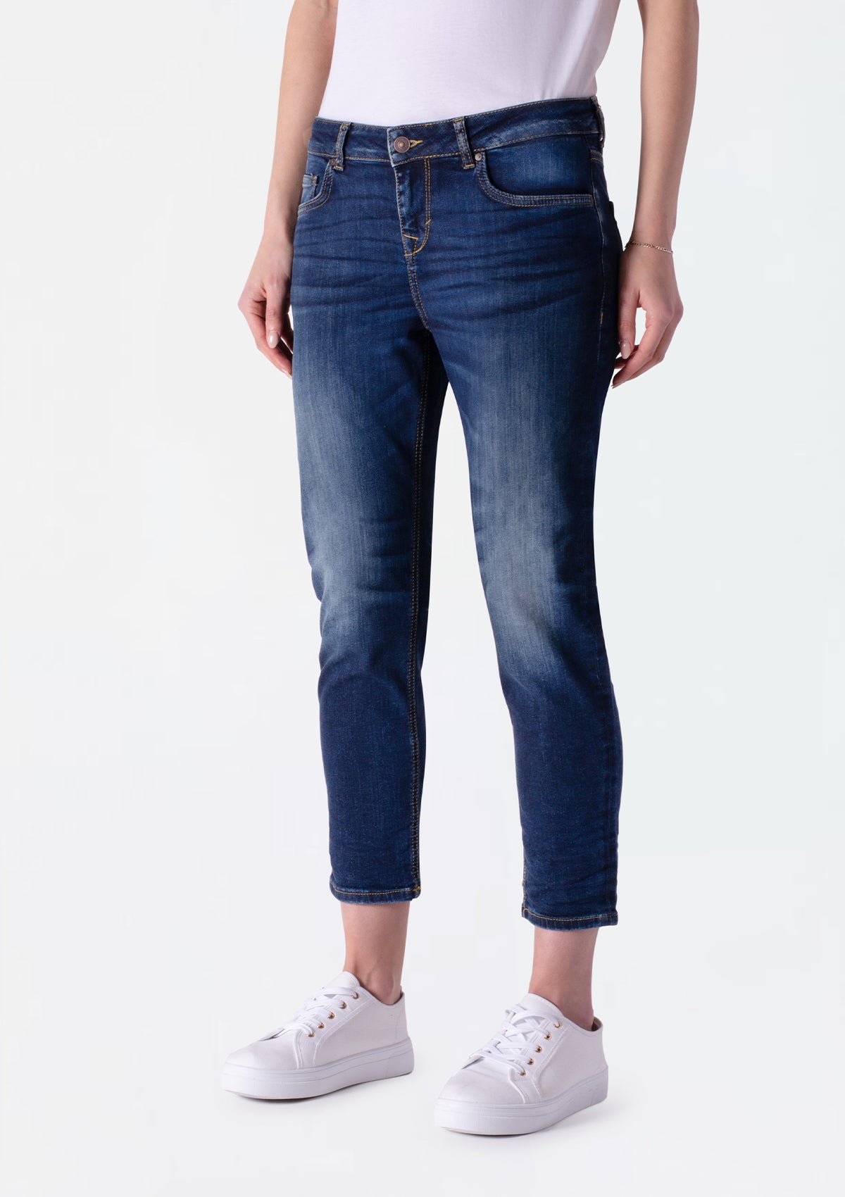 Eliana Lowri Undamaged Slim Boyfriend