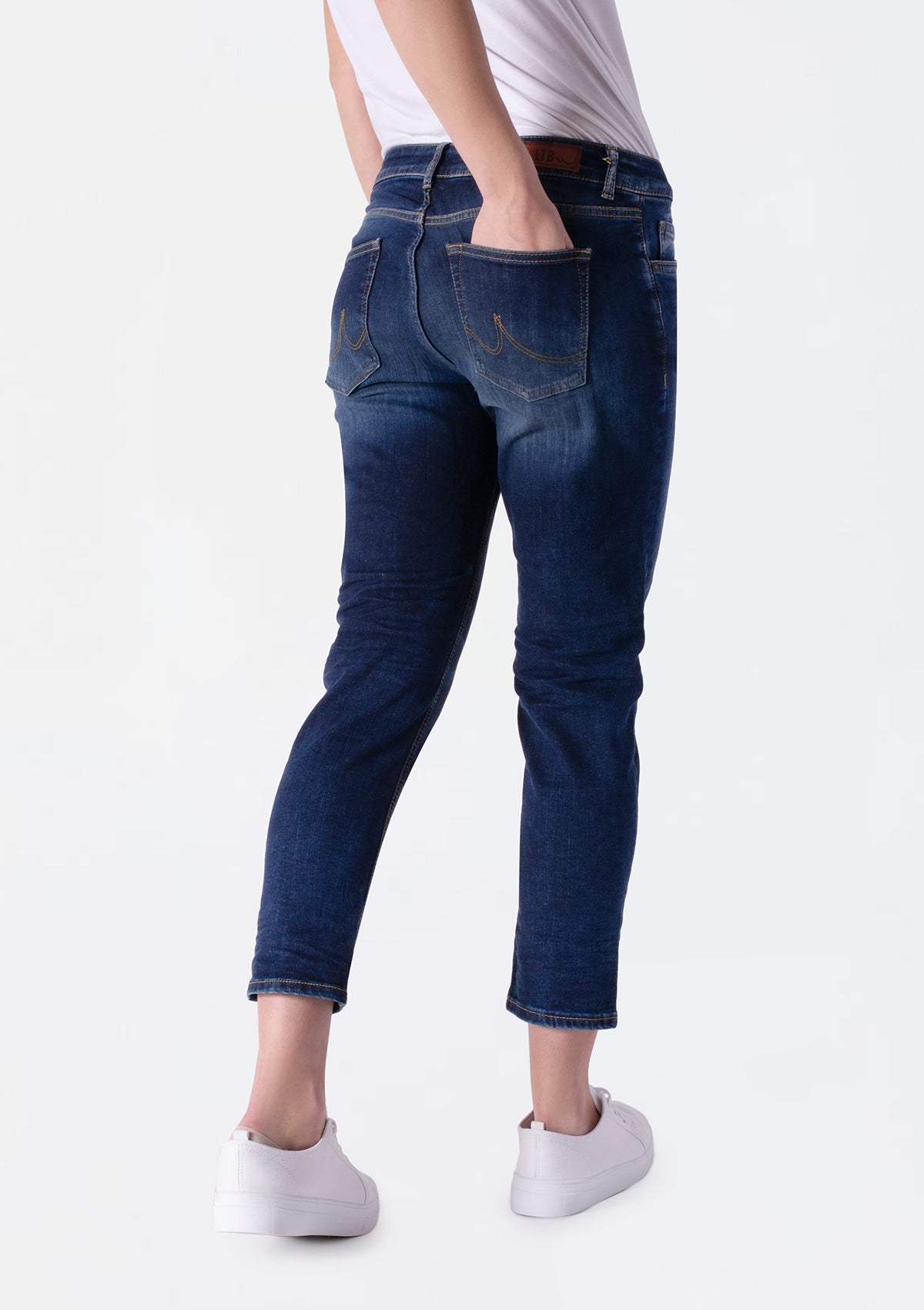 Eliana Lowri Undamaged Slim Boyfriend