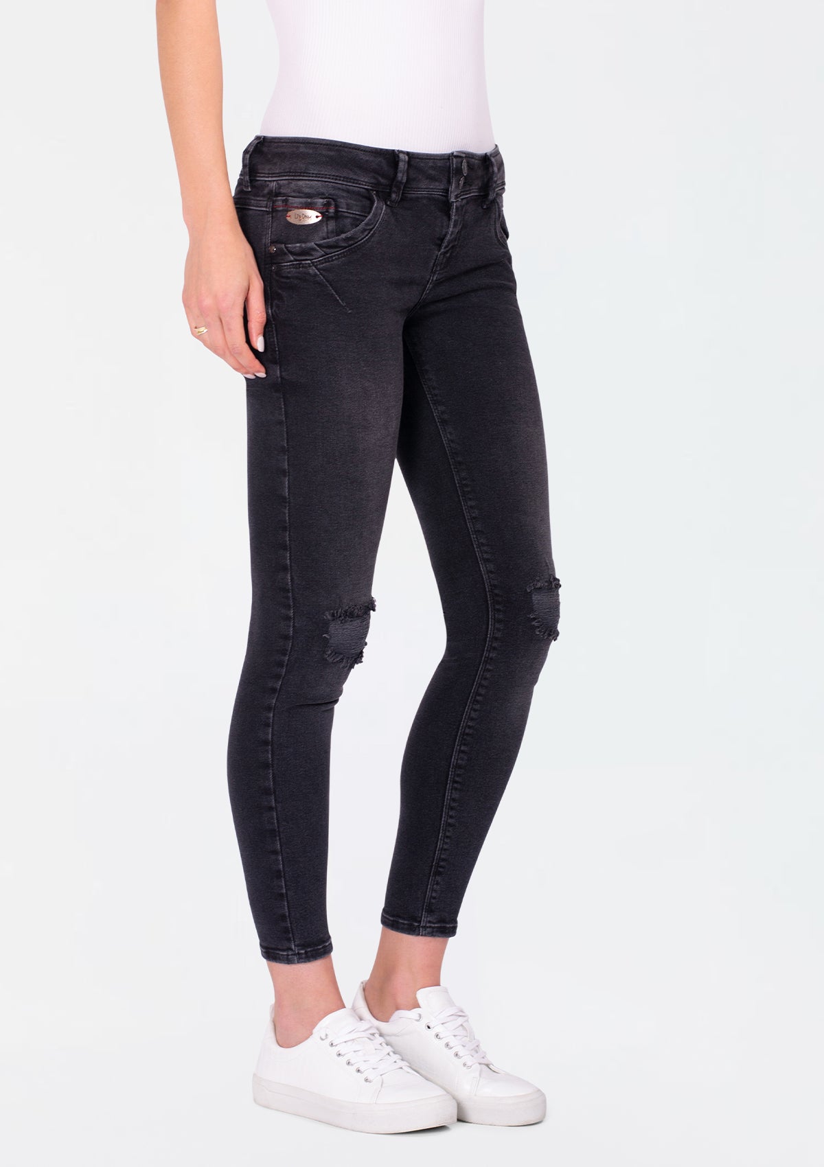 Senta Eita Low Rise Slim Ankle Jean
