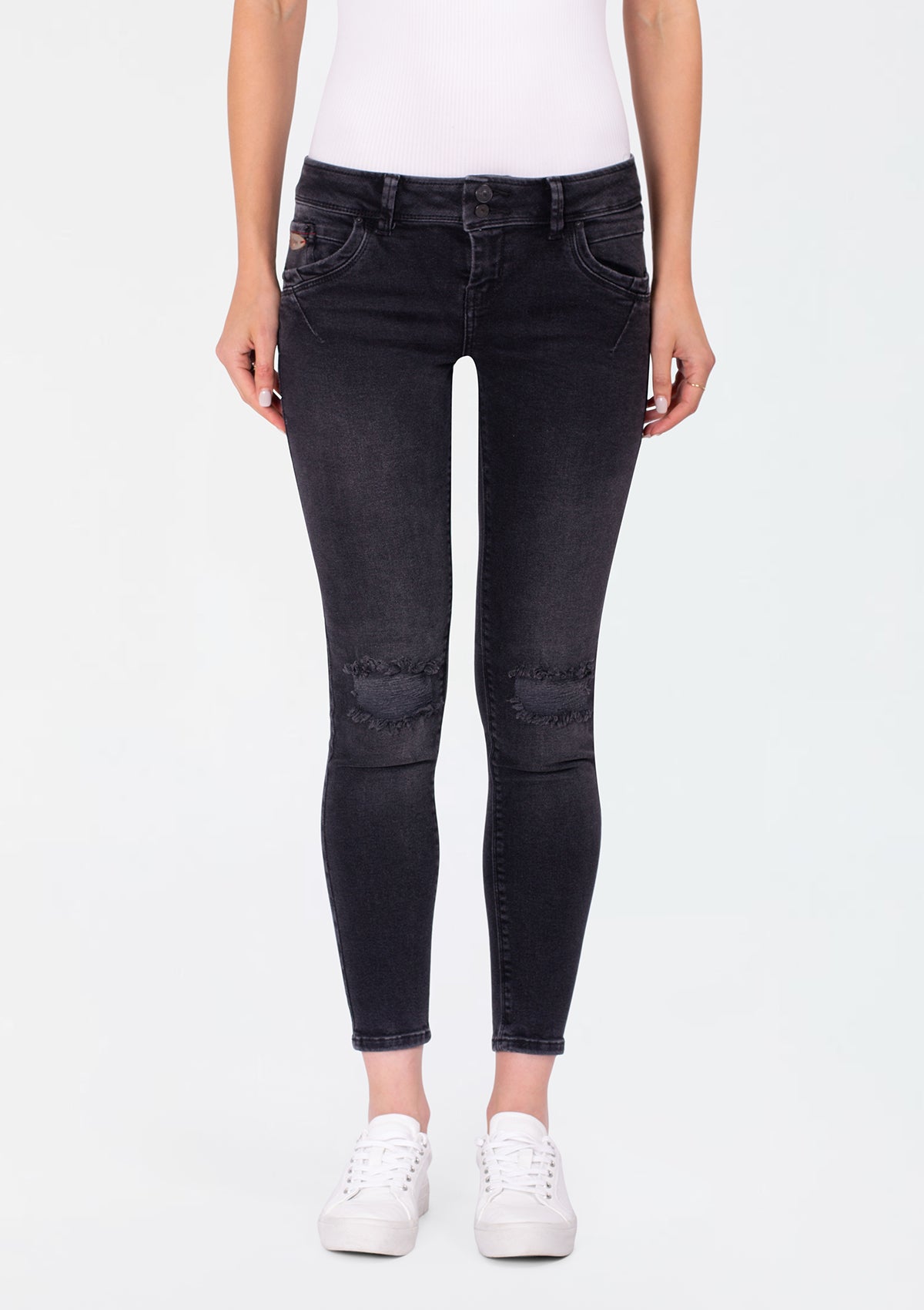 Senta Eita Low Rise Slim Ankle Jean